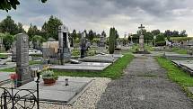 Karviná-Louky. Z původní obce zbylo torzo poté, co její velká část padla v 80. letech za oběť těžbě uhlí. Loucký hřbitov leží na hranici se Stonavou.
