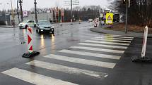 V křižovatce u obchodní zóny v Havířově panuje chaos. Porušení zákazu odbočení vlevo.