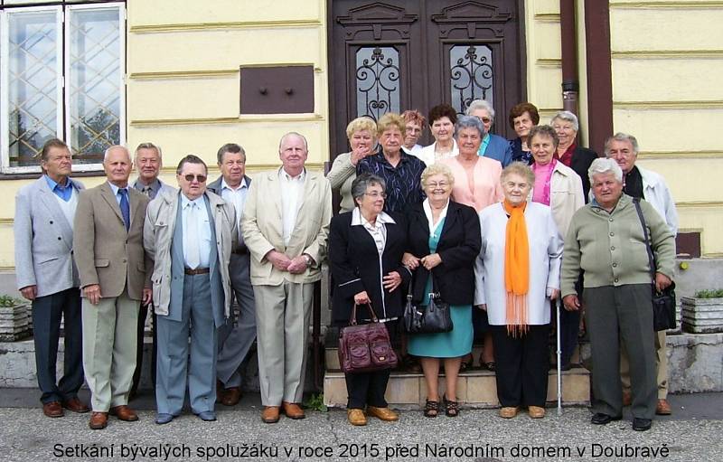 Setkání v roce 2015 před Národním domem v Doubravě.