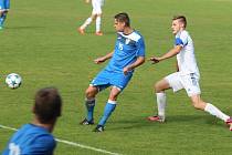 Havířovští fotbalisté (v modrém) se rozešli s Petrovicemi smírně.