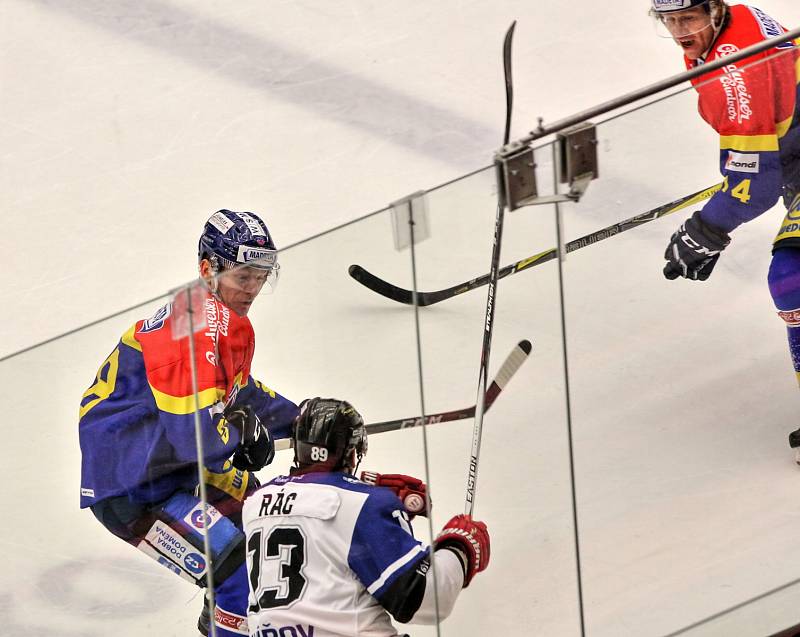 Havířov (v bílém) prohrál v Českých Budějovicích jasně 0:5.