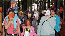 Celkem 786 lidí v maskách v průvodu dlouhém 480 metrů se sešlo v sobotu v Bohumíně, aby zde ustanovili nový český rekord.
