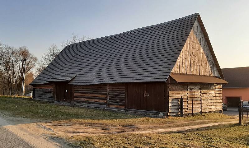 Dolní Lutyně. Vesnická stodola, historická památka