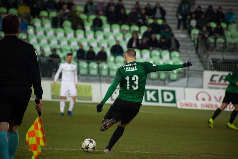 Z utkání Karviná (v bílém) - Jablonec 2:1