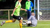 Bohumínští fotbalisté (v tmavém) prohráli v Opavě B 1:5.