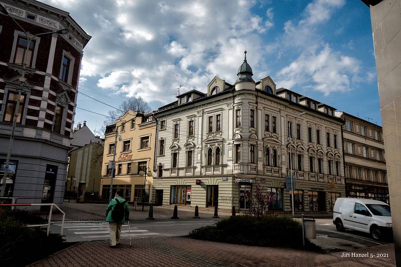 Fotoprocházka za českotěšínskou historickou architekturou, která pamatuje dějiny.