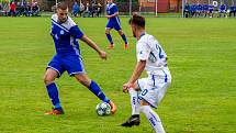 Věřňovice (v modrém) zdolaly v okresním derby Petřvald těsně 3:2.