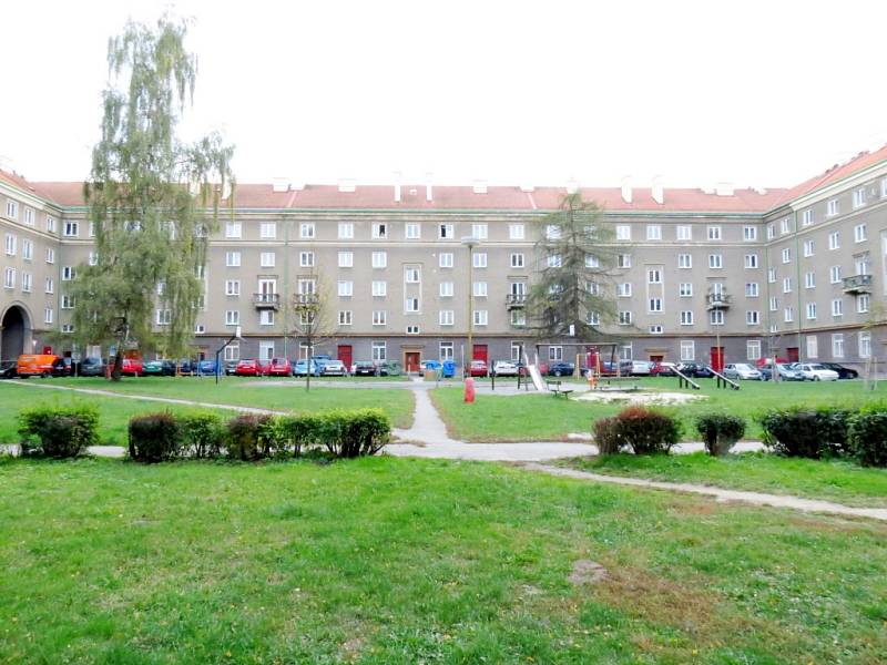 Pohled z Koperníkovy ulice v říjnu 2012. 