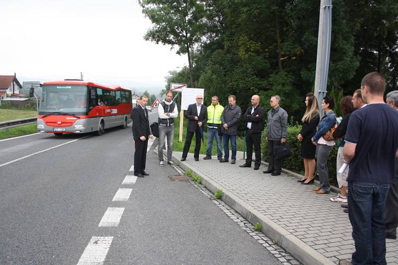 Zahájení stavby chodníku mezi Havířovem a Těrlickem. 