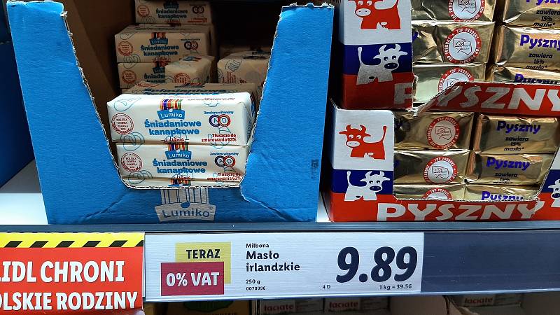 Výhodné nákupy v polských supermarketech i na tržištích. stejně jako levný benzín a nafta lákají stále více Čechů k nákupům za hranicí.