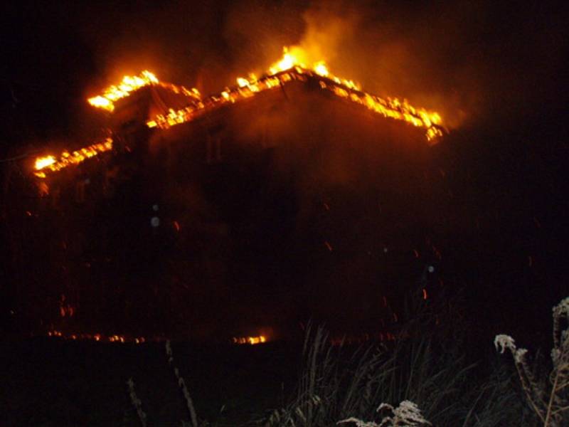 Noční požár domu v Bohumíně. 
