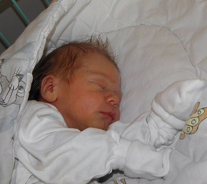 Derrick Solář se narodil 10. června mamince Patricii Fazikové z Českého Těšína. Porodní váha miminka byla 3230 g a míra 51 cm.