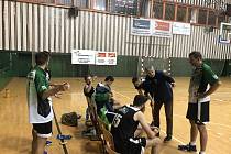 Basketbalisté Sokola Karviná uspěli i v halách soupeřů - v Olomouci vyhráli 104:55 a v ostravské hale Tatran nad Slávií OU 84:58.