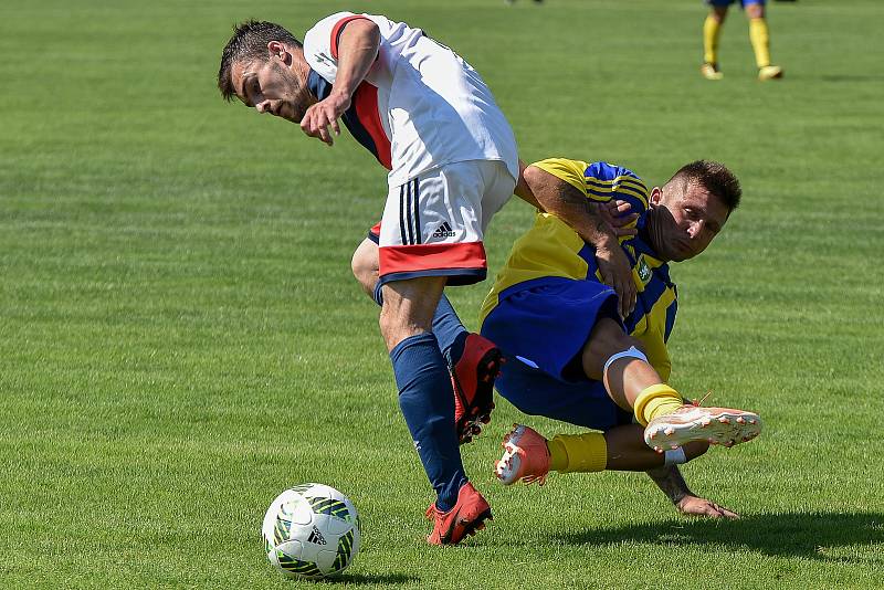 Fotbalový klub SK Stonava. V poslední přípravě před sezonou domácí hráči (ve žlutém) porazili Věřňovice 4:1.