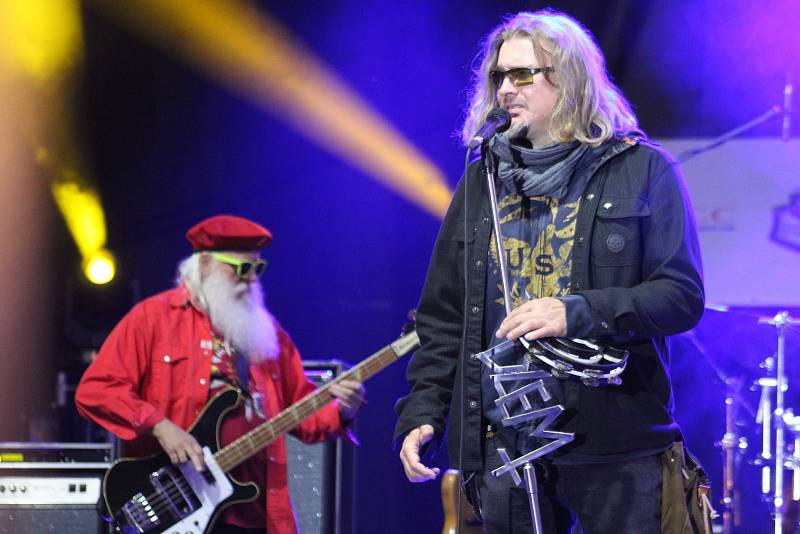 V Karviné v loděnici se v sobotu konal 8. ročník česko-polského hudebního festivalu Dolański Gróm. Hlavní hvězdou byla polská rock-bluesová legenda , skupina Dżem.