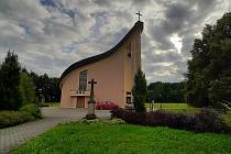 Karviná-Louky. Nový kostel sv. Barbory, vysvěcený v roce 2001.