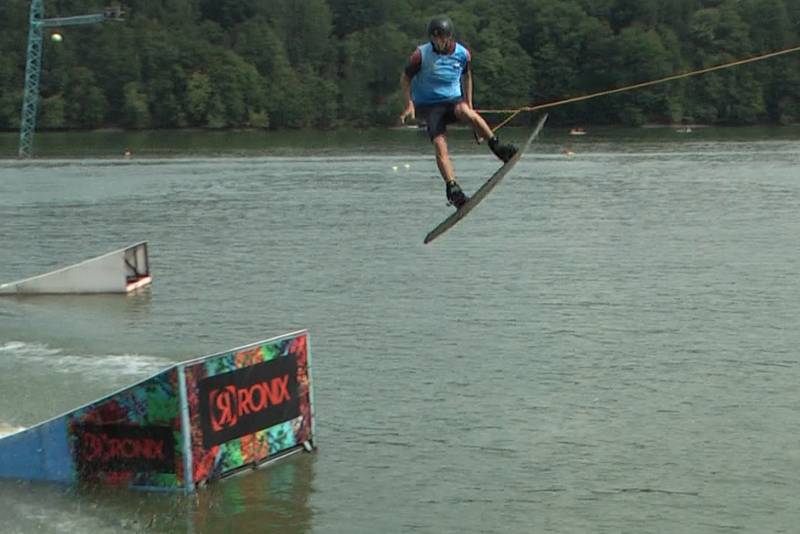 Těrlická přehrada hostila republikový šampionát wakeboardistů a wakeskaterů.