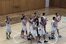 Basketbalisté Sokola Karviná v dalším dvoukole II. ligy, skupiny C, porazili doma TJ Šumperk 98 :74 a UP Olomouc 96:55.