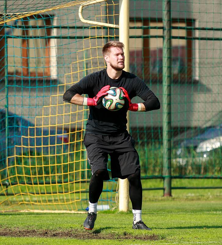 Fotbalový trénink bohumínských fotbalistů s brankářem Tomášem Vaclíkem. Na fotografii Tomáš Vaclík.