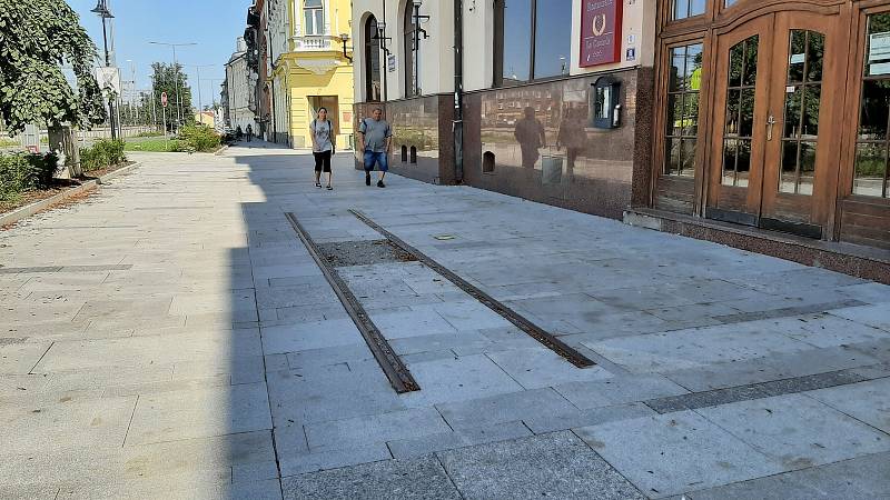 Druhá etapa rekonstrukce Nádražní ulice v Českém Těšíně stále není u konce.
