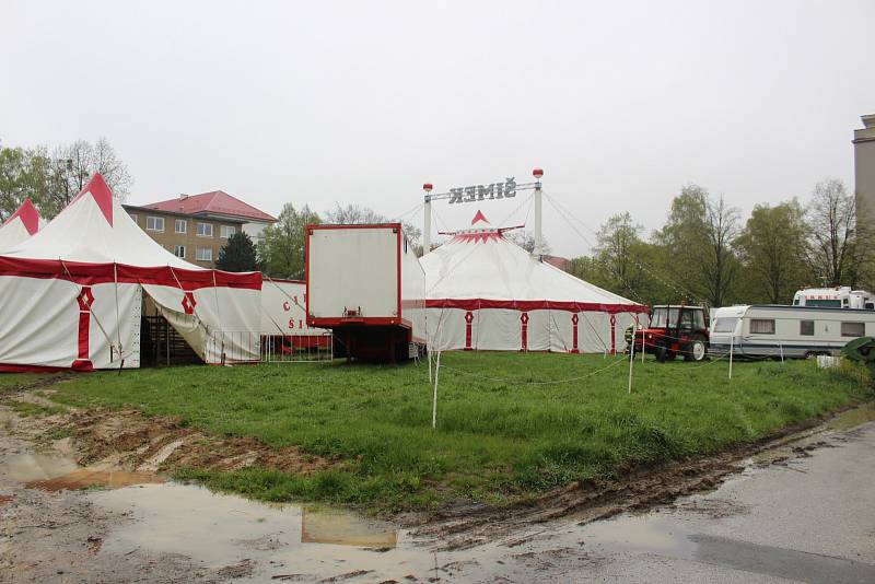 Vydatný déšť vyplavil šapitó cirkusu Šimek v centru Havířova.