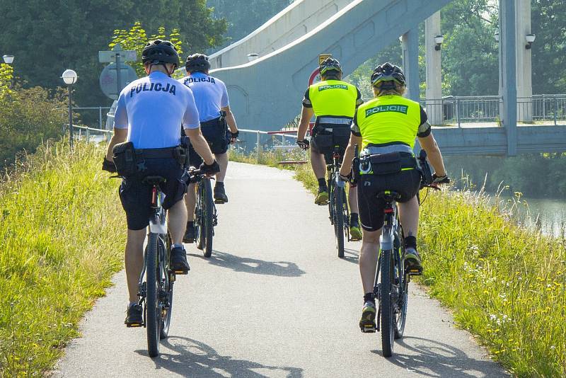 Smíšené policejní cyklohlídky v česko-polském pohraničí.