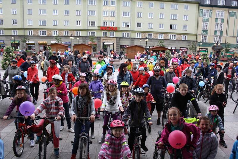 Pokus o rekord v počtu cyklistů na jednom místě v Českém Těšíně. 