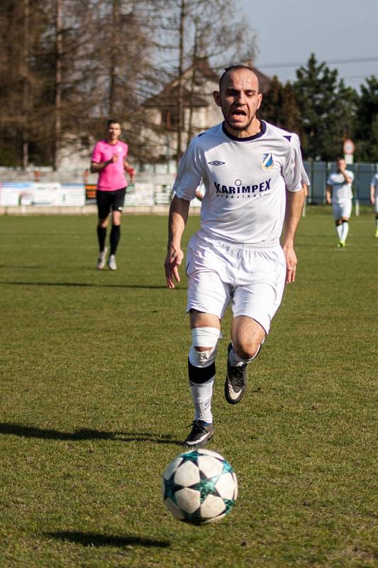 Okresní derby v divizi. Dětmarovice (v bílém) porazily Havířov 1:0.