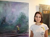 Výstava Ticho má i svůj filozofický podtext, autorkou obrazů i konceptu je Klára Putniorzová.