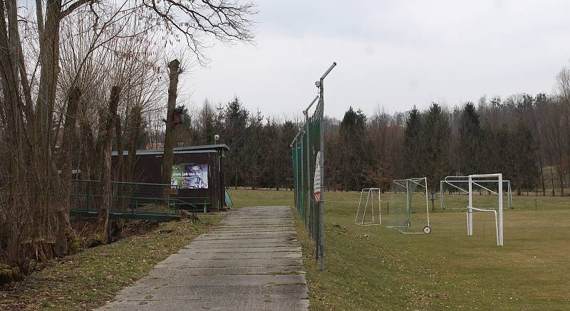 Horní Bludovice. Rozlehlá obec nedaleko Havířova je vhodným místem pro bydlení. Fotbalové hřiště.