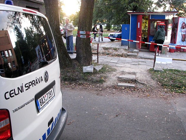 Tady to začalo. Snímek stánku v Havířově-Šumbarku z 6. 9. 2012, kdy celníci a hybgienici zahájili první šťáru, která se rozvinula do rozsáhlé kauzy přesahující hranice republiky. 