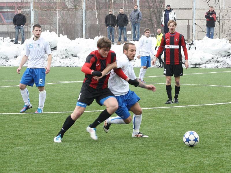 Havířovští fotbalisté (v bílém) doma přehráli béčko Opavy.