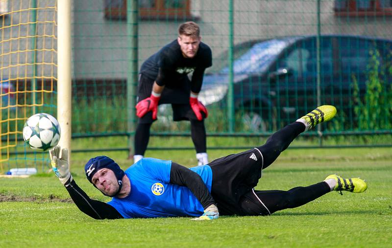 Fotbalový trénink bohumínských fotbalistů s brankářem Tomášem Vaclíkem. Na fotografii Tomáš Vaclík.