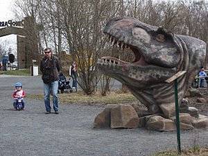 Do doubravského Dinoparku si návštěvníci našli cestu o během velikonočních svátků. Denně prý v těchto dnech dorazí kolem pěti set návštěvníků.