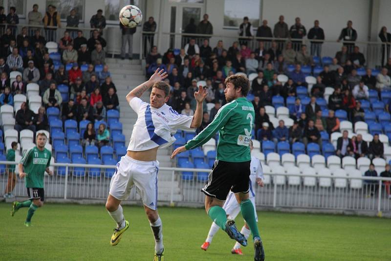 Fotbalisté Karviné (v zeleném) ve Frýdku kralovali.