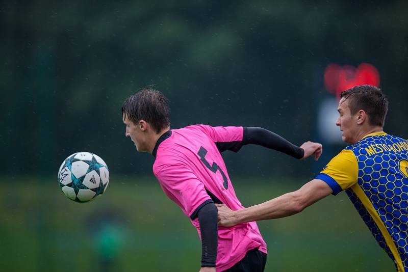 Divizní derby Bohumín - Havířov (v růžovém).