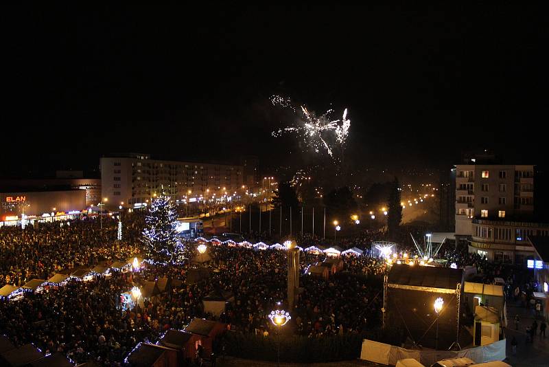 Vánoční městečko v Havířově 2018. Rozsvícení stromu a ohňostroj.