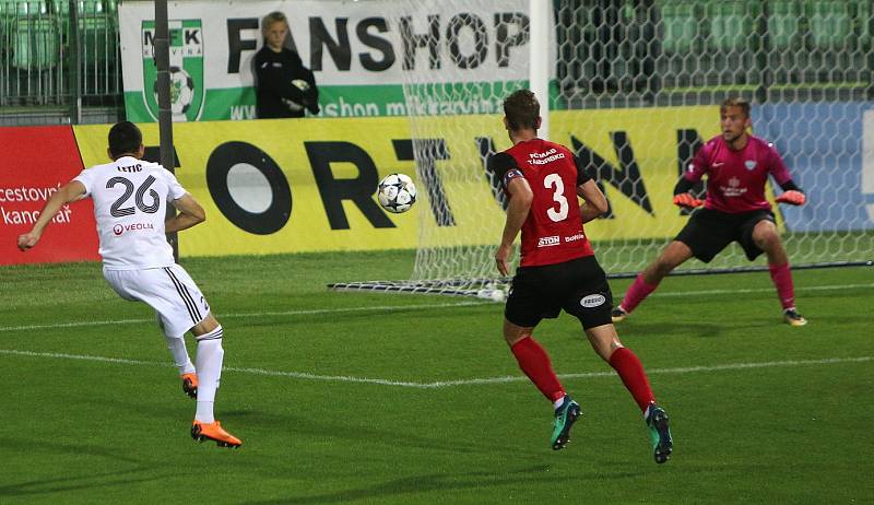 Karvinští (v bílém) zdolali Táborsko 2:0.