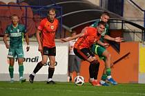 Fotbalisté Karviné (v zeleném) prohráli v sobotní generálce na ligu v Ružomberku 1:2.