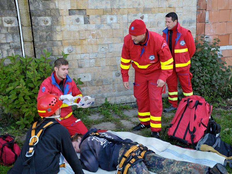Rescue pohár ředitele Záchranné služby MSK. Posádka z Ostravy při ošetření zraněného. 