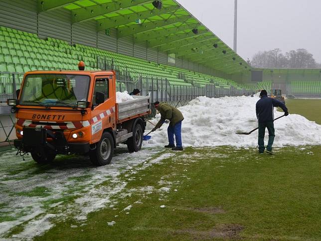 Hřiště v Karviné vyhřívá speciální systém.