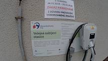 Nabíjecí stanice určená zejména pro elektromobily, elektrokola a elektrokoloběžky na Dělnické ulici v Havířově.