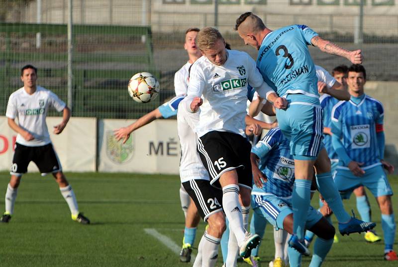 První pohárový duel mezi Karvinou a Mladou Boleslaví (v modrém) vyhráli hosté 1:0.