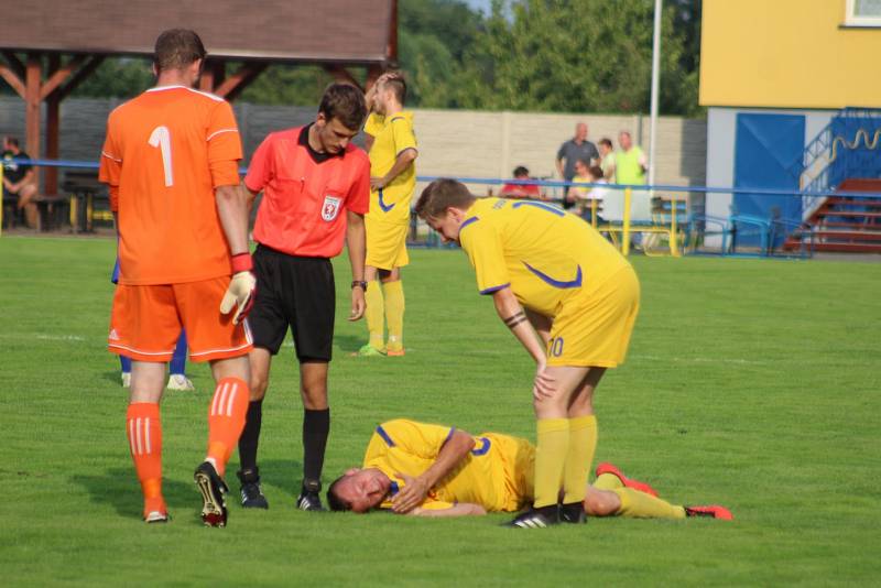 Dolní Lutyně (ve žlutém) - Jablunkov 0:3.