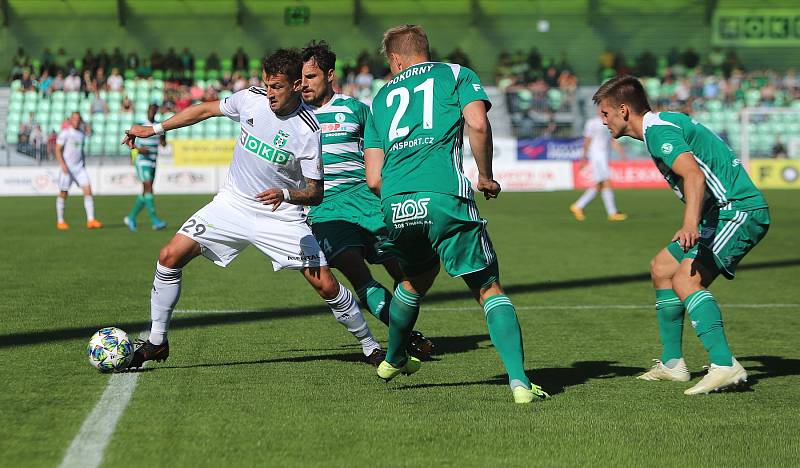 Fotbalové utkání Karviná (v bílém) - Bohemians.