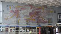 Mozaika v hale havířovského vlakového nádraží. 