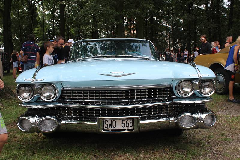 Setkání řidičů starých aut a motocyklů v Bohumíně, které pořádal Veteran car club Ostrava v sobotu 3. srpna 2019.