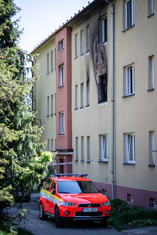 Dům v havířovské čtvrti Šumbark, kde v pondělí (18. května) odpoledne došlo k požáru, 19. května 2020. Zemřely při něm dvě malé děti.