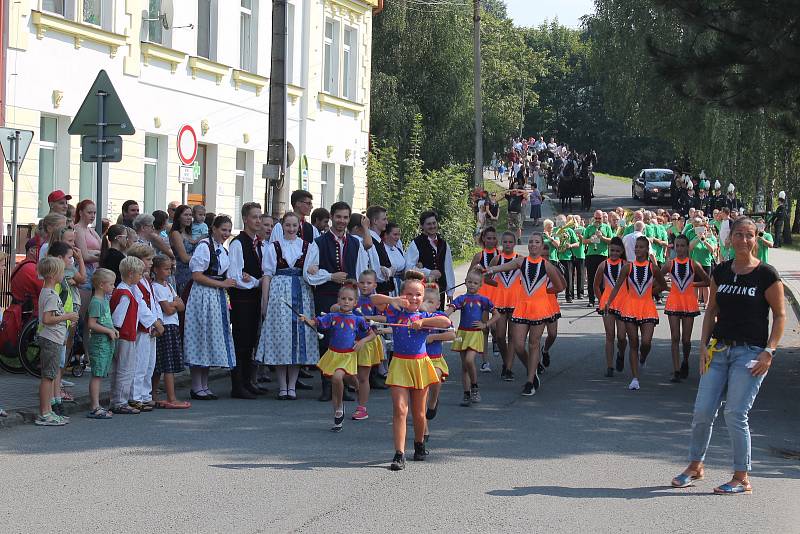 Ve Stonavě se konaly Dožínkové slavnosti, na které se sjeli lidé místní i z okolí. Návštěvníky čekal bohatý program, ochutnávky jídla a pití a průvod s přehlídkou.