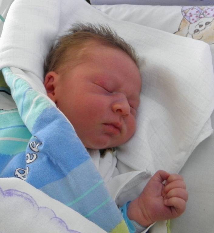 Šimonek Vallo se narodil 16. prosince paní Petře Popiolkové z Karviné. Porodní váha miminka byla 3440 g a míra 52 cm. Doma se na miminko těší sestra Adélka.
